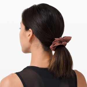 NWT Lululemon Uplifting Scrunchie *Bow
Ancient Copper